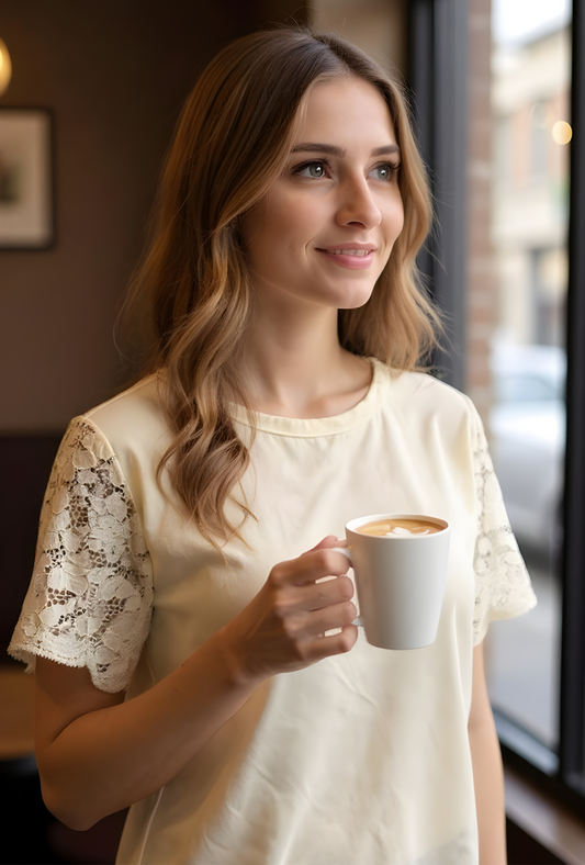 Blusa con mangas de encaje