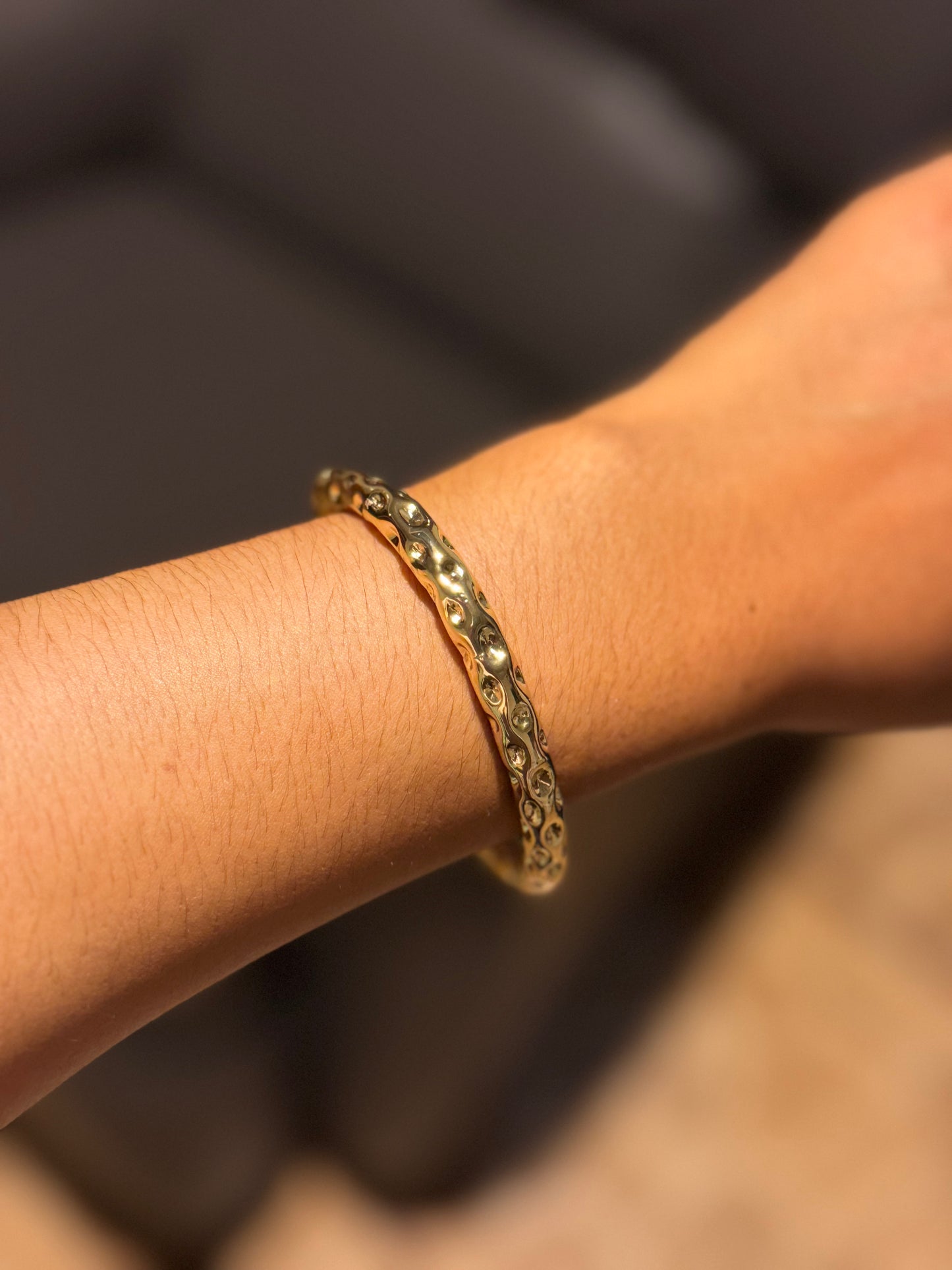 Brazalete aro martelinado puntas bolas
