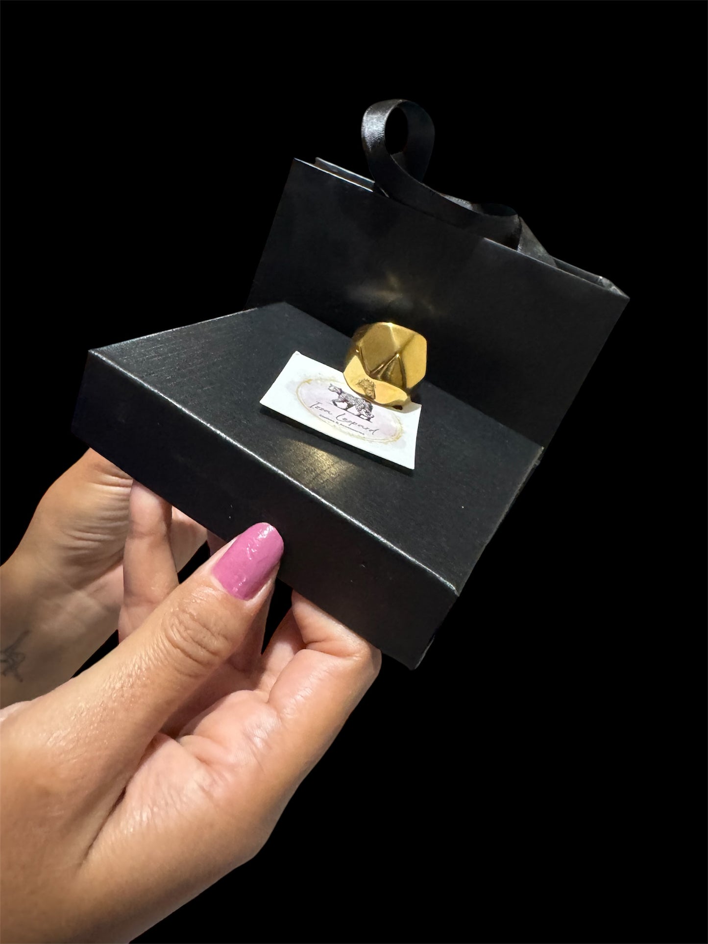 Anillo facetado liso